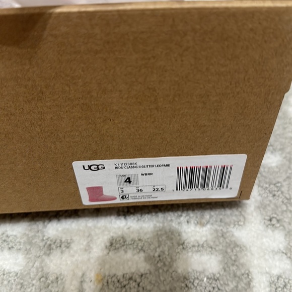 New uggs - Picture 3 of 3